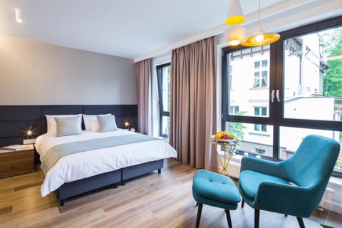 Bed, Photo of the whole room, Seating area