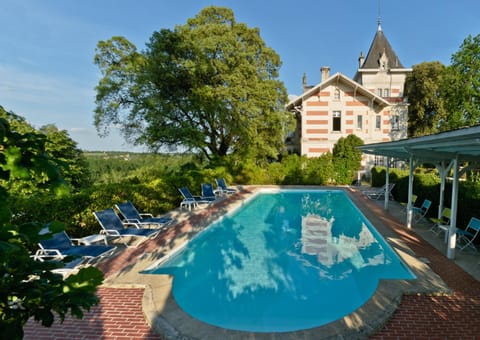 Property building, Spring, Day, Natural landscape, Garden, Garden view, Pool view, Swimming pool, Swimming pool, sunbed