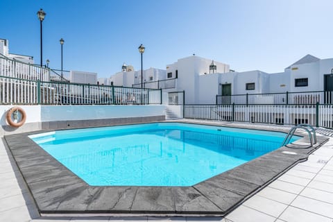 Pool view, Swimming pool, sunbed