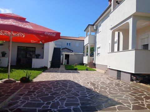 Property building, Day, Inner courtyard view