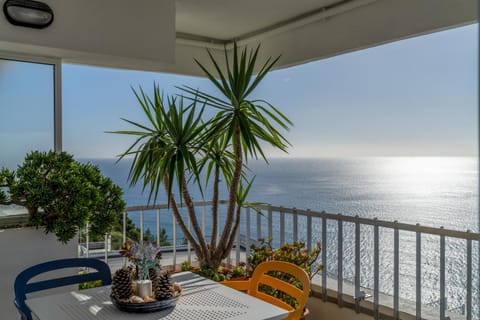 Off site, Natural landscape, View (from property/room), Balcony/Terrace, Dining area, Sea view