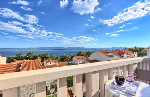 Day, Summer, Balcony/Terrace, City view, Sea view, Street view, Alcoholic drinks