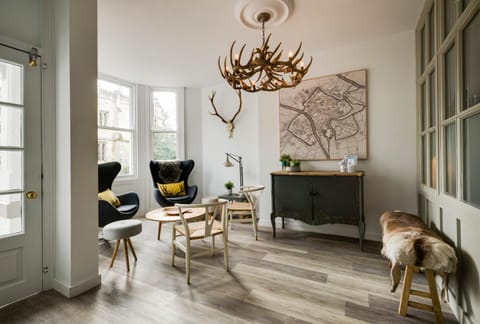 Lobby or reception, Lounge or bar, Decorative detail, Alcoholic drinks, Non alcoholic drinks