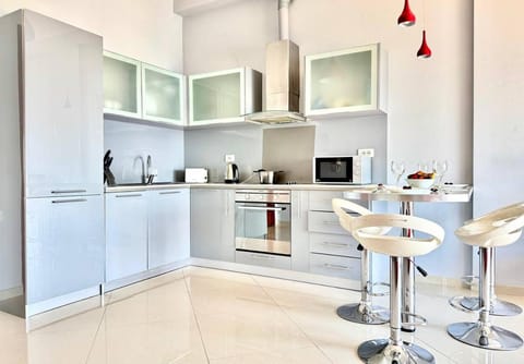 Kitchen or kitchenette, Dining area, dishwasher, oven