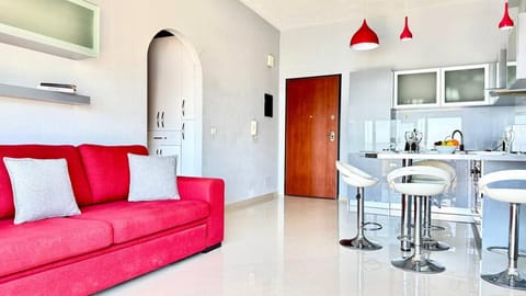 Kitchen or kitchenette, Living room, Seating area, Dining area, stove