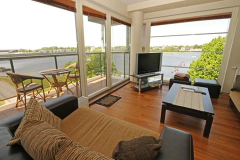 Communal lounge/ TV room, Balcony/Terrace, Balcony/Terrace, River view, River view, Sea view, Sea view