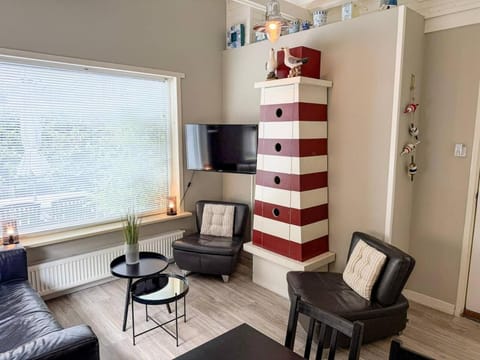 Communal lounge/ TV room, TV and multimedia, Living room