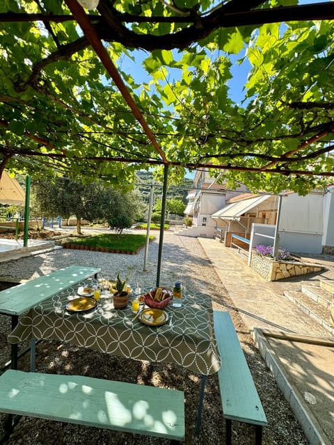 Garden, Dining area, Garden view