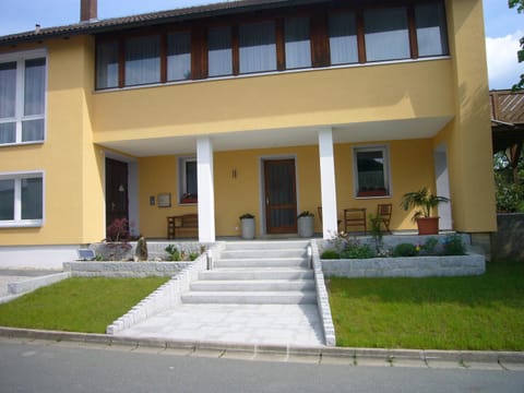 Facade/entrance, Balcony/Terrace
