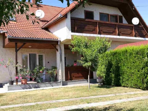 Facade/entrance, Garden, Balcony/Terrace, Family