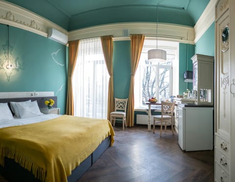 Bed, Kitchen or kitchenette, Photo of the whole room, Dining area, Bedroom, wardrobe