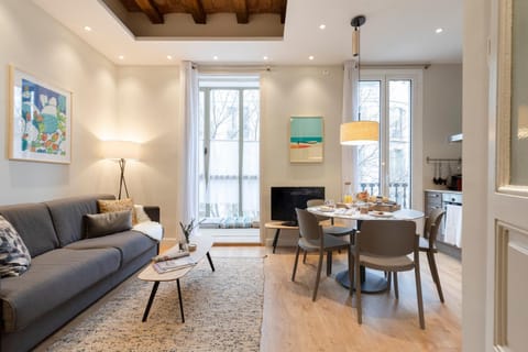 TV and multimedia, Living room, Seating area, Dining area