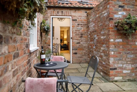 Property building, Patio, Day, View (from property/room), Balcony/Terrace, Dining area