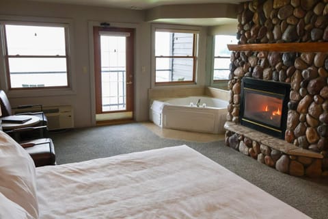 Quarterdeck Resort Resort in East Gull Lake