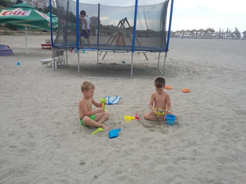 Kids's club, On site