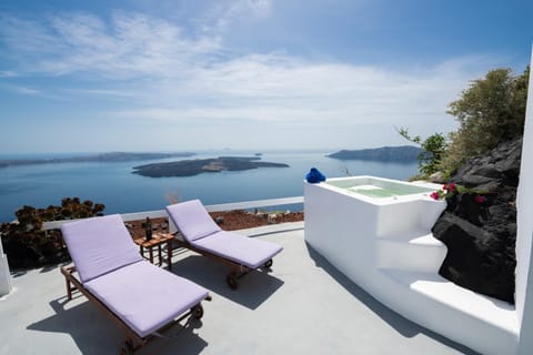 Iatis View Collection Villa in Imerovigli