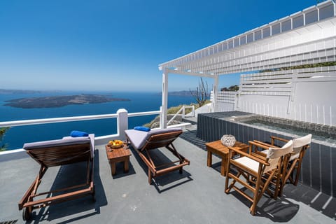 Iatis View Collection Villa in Imerovigli