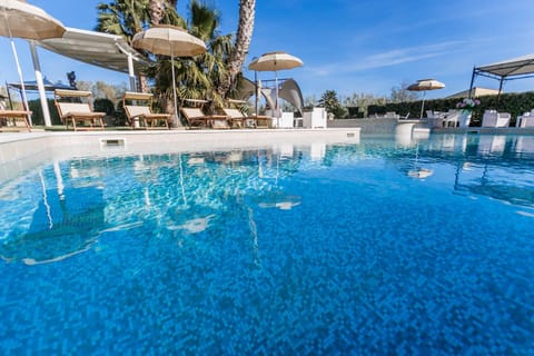 Swimming pool, Swimming pool