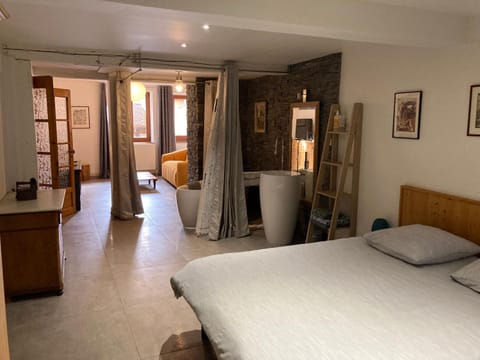 Bathroom, Living room, Photo of the whole room, Bedroom