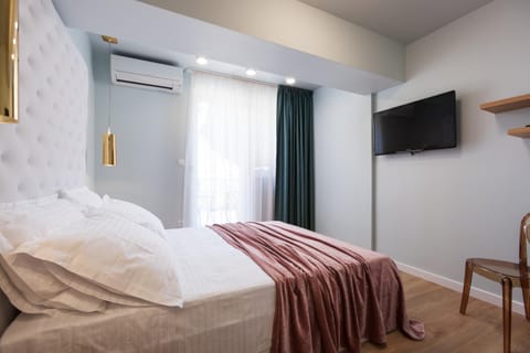 TV and multimedia, Photo of the whole room, Bedroom