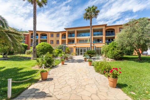 Property building, Spring, Day, Natural landscape, Garden, Garden view