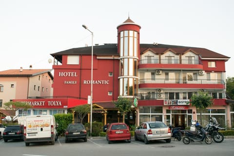 Facade/entrance