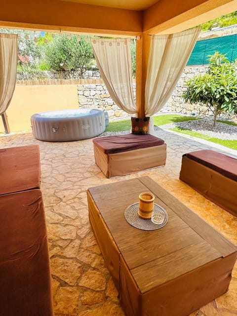 Patio, Balcony/Terrace, Seating area
