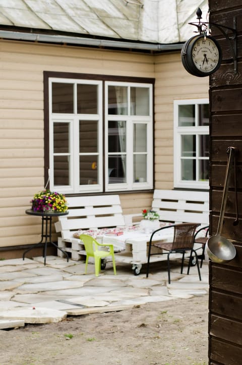 Facade/entrance, Balcony/Terrace, Garden view