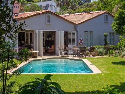 Property building, Garden, Swimming pool