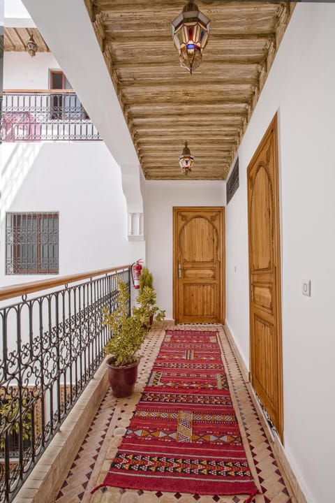 Balcony/Terrace, Photo of the whole room, Decorative detail