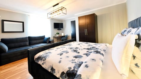 Bed, Seating area, Bedroom