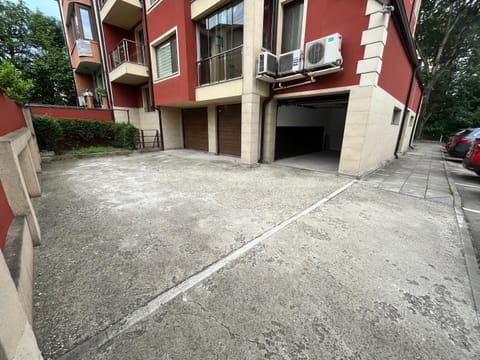 Neighbourhood, Parking