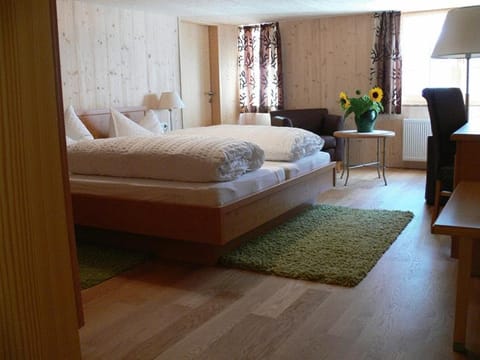 Day, Photo of the whole room
