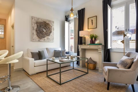 TV and multimedia, Living room, Photo of the whole room, Seating area, Dining area
