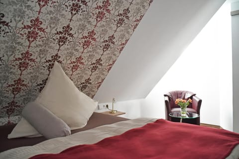 Photo of the whole room, Decorative detail