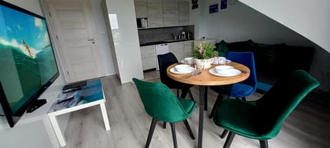 Communal lounge/ TV room, TV and multimedia, Kitchen or kitchenette, Living room, Seating area, Dining area, Evening entertainment