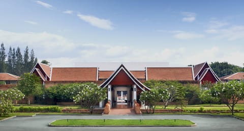 Facade/entrance, Off site, Day, Natural landscape, Garden, Garden view