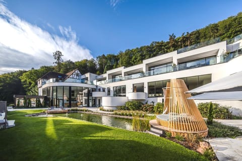 Property building, Facade/entrance, Day, Natural landscape, Garden, View (from property/room), View (from property/room), Garden view, Garden view, Mountain view, Mountain view, Swimming pool, Open Air Bath, Parking