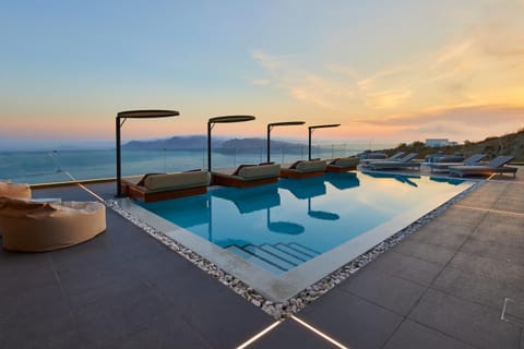 Property building, Pool view, Sea view, Swimming pool, Sunset, sunbed