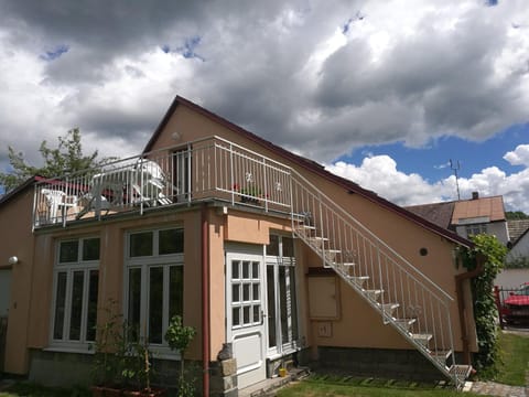 Property building, Garden, Balcony/Terrace, Seating area