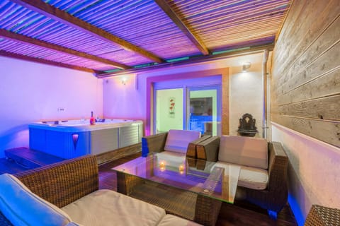 Hot Tub, Balcony/Terrace