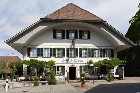 Facade/entrance, Day