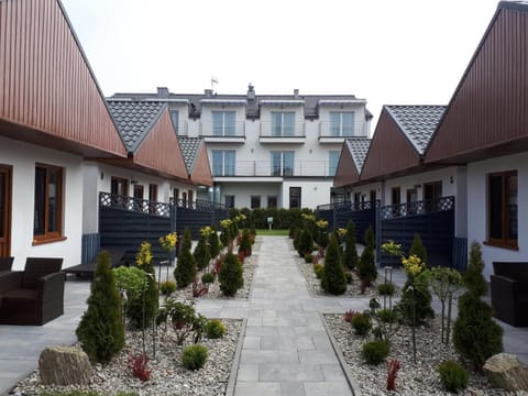 Property building, Garden, Balcony/Terrace