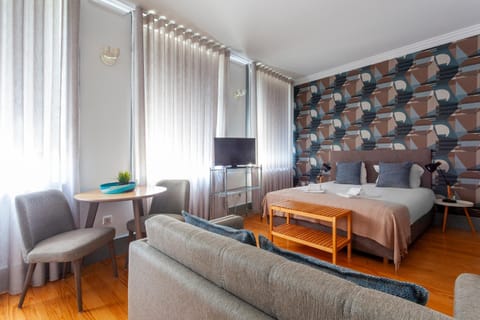 TV and multimedia, Living room, Photo of the whole room, Seating area, Bedroom