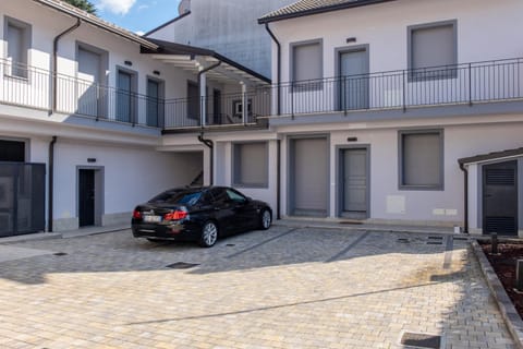 Property building, Facade/entrance, Neighbourhood