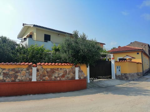Property building, Neighbourhood, Street view