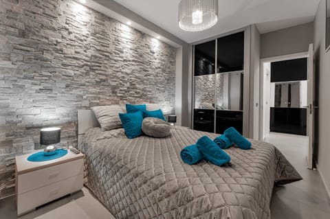 TV and multimedia, Bedroom, safe, towels, wardrobe
