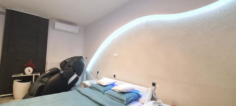 Studio-Apartment VAL - Luxury massage chair - Private SPA- Hot Tub, Infrared Sauna, , Parking with video surveillance, Entry with PIN 0 - 24h, FREE CANCELLATION 24 hours before Check In, Premium pillows and mattress Apartment in Slavonski Brod