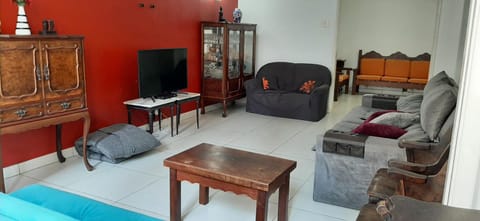 Communal lounge/ TV room, TV and multimedia, Living room, Seating area