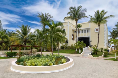 Facade/entrance, Garden, Garden view